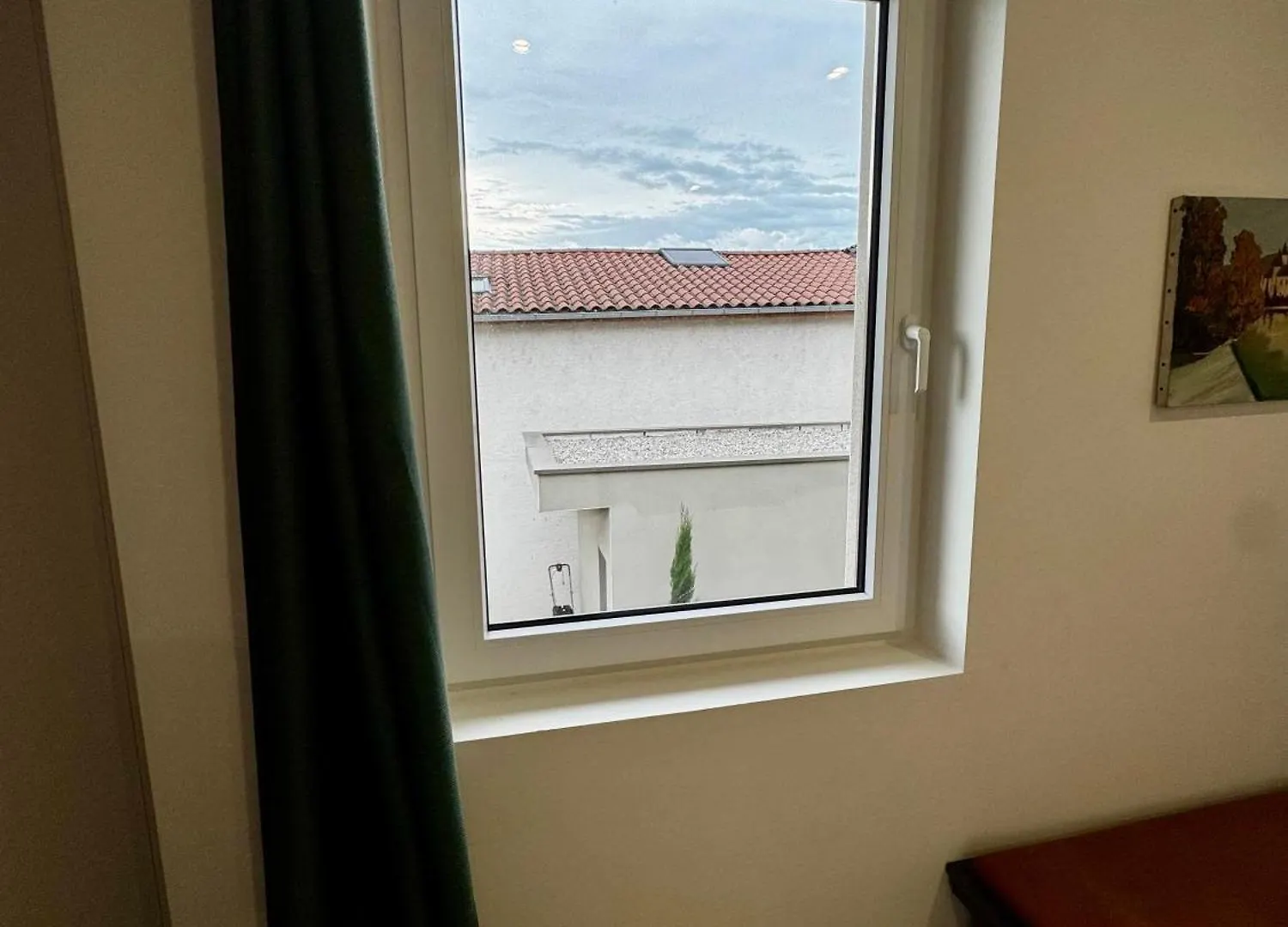 Chambre Privee Climatisee Avec Salle De Bains Partagee-Le Sapin Genay  0*, Genay (Rhone) 法国